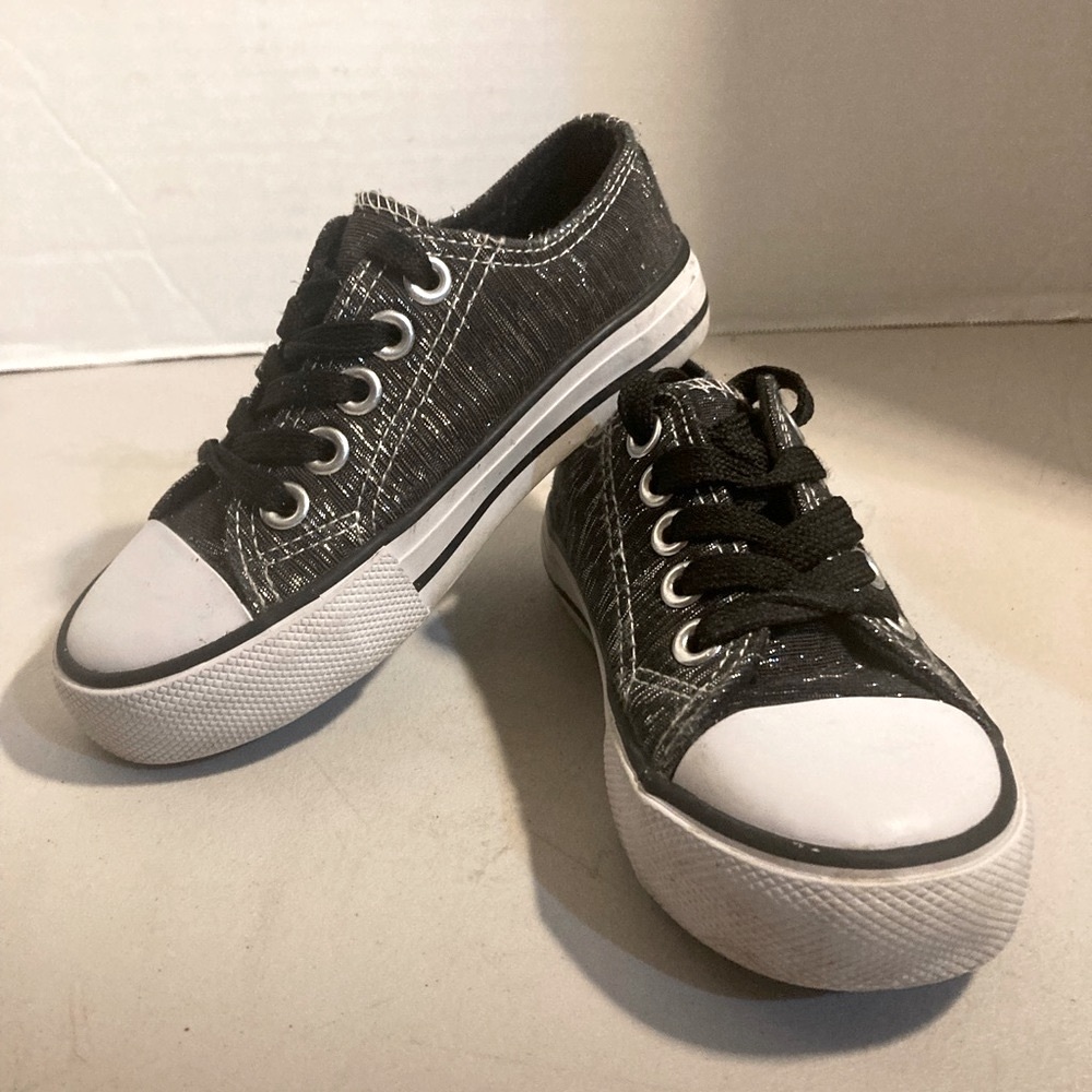 Girls, Lincoln outfitters sneakers, black and white sparkles size 9